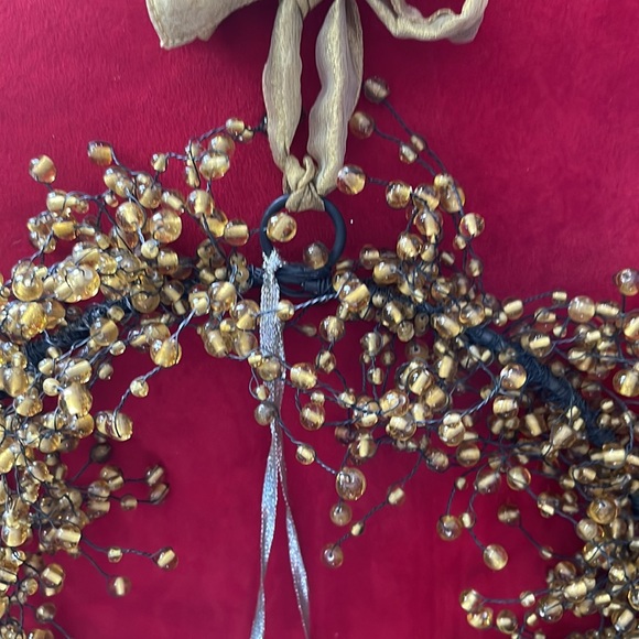 Gold bead wreath on metal frame. Diameter frame 10.5 inches. Beads stretch to 15 - Picture 5 of 12